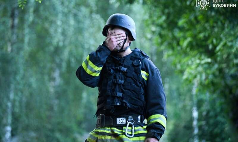 Фото Черновцов после удара РФ: разрушенные здания, погибшие люди