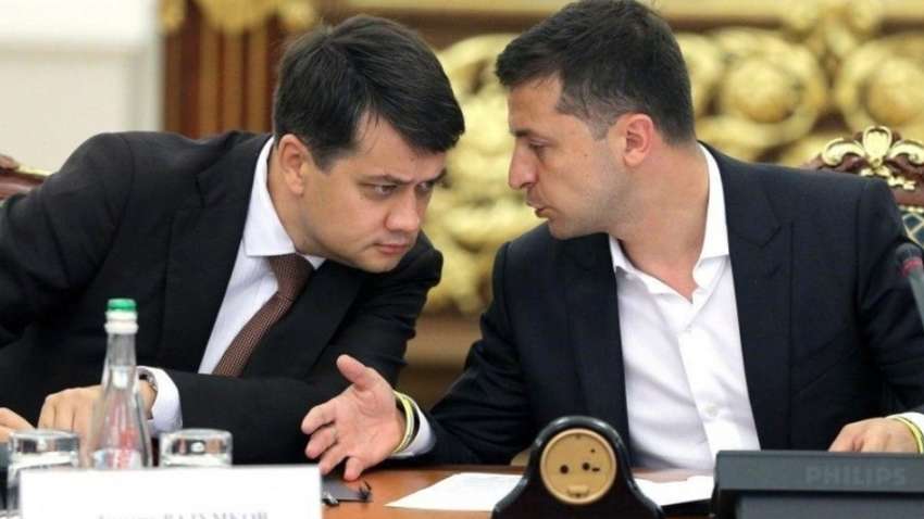 Эксперт: Разумков «утопит» других политиков и выйдет с Зеленским во второй тур