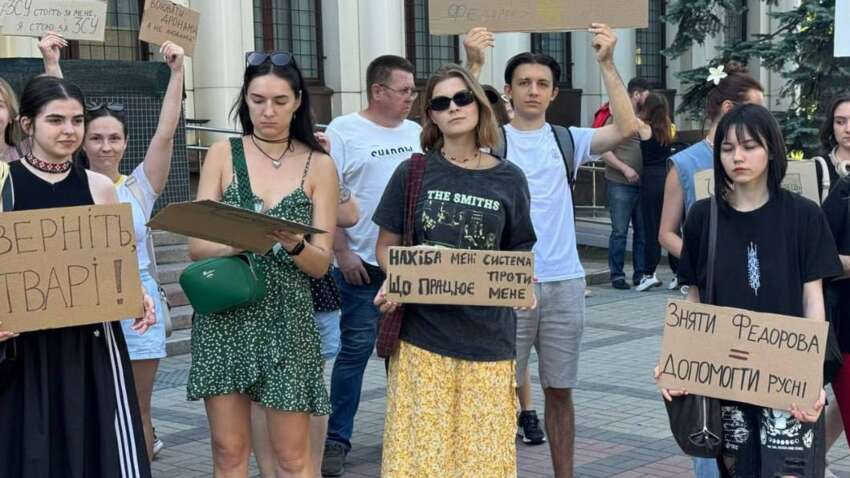 Киев, Львов, Одесса, Харьков: по всей Украине начались протесты из-за отставки Федорова (ФОТО) Киев, Львов, Одесса, Харьков: по всей Украине начались протесты из-за отставки Федорова (ФОТО)