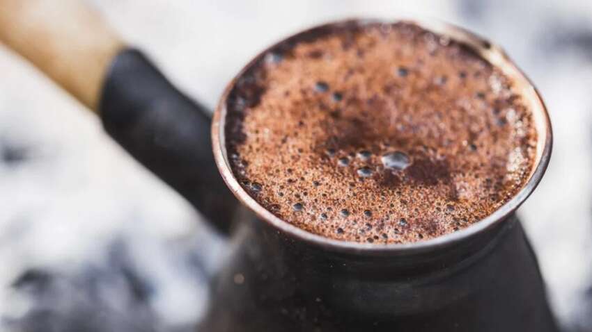 К чему приводит употребление 4 чашек кофе в день: названо сенсационное влияние на здоровье