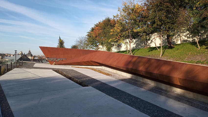 Во Львове девушка отпраздновала 18-летие на мемориале Небесной сотни с российской музыкой и фейерверком (ВИДЕО) Во Львове девушка отпраздновала 18-летие на мемориале Небесной сотни с российской музыкой и фейерверком (ВИДЕО)