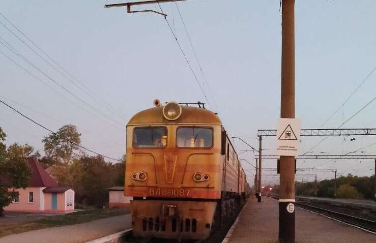 Логістика окупантів: ворог налагодив залізницю та переганяє вугілля тепер потягами