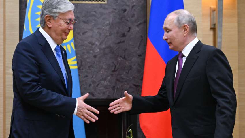 Путин не смог произнести имя Токаева, а тот в ответ шокировал всю делегацию РФ