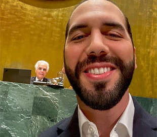 Президент Сальвадора начал свое выступление в ООН с селфи