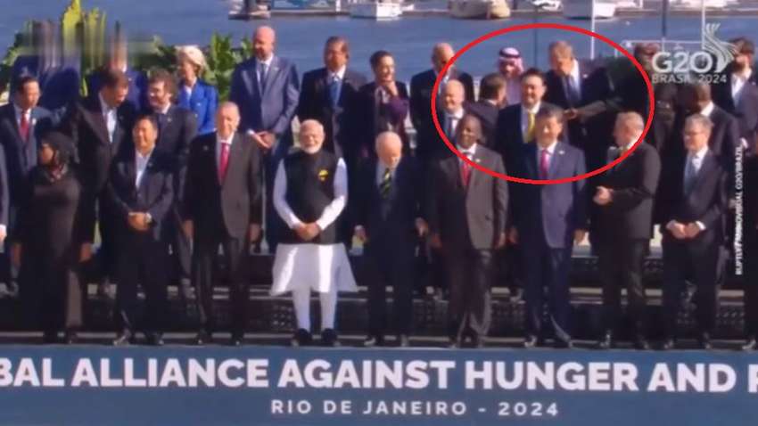 Макрон пожал руку главе МИД России Сергею Лаврову (ВИДЕО)