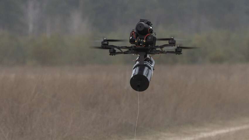 Дрони на оптоволокні вже залітають у нове місто: кому варто бути обережними Дрони на оптоволокні вже залітають у нове місто: кому варто бути обережними