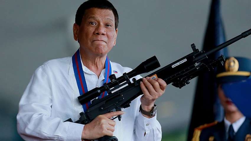 «Розстрілюйте їх»: президент Філіппін наказав жорстко боротися з порушниками карантину