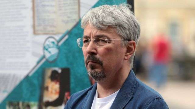 Сериал "ПГТ Ингулец": Зеленский попросил Шмыгаля попрощаться с Ткаченко Сериал "ПГТ Ингулец": Зеленский попросил Шмыгаля попрощаться с Ткаченко