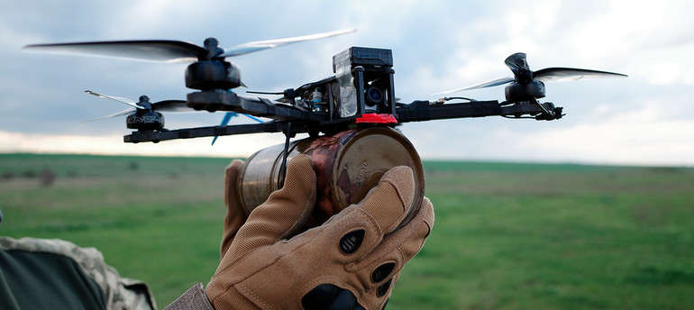 Сусідня з Росією країна збудує завод з виробництва дронів для України