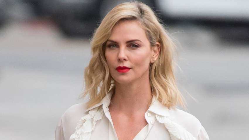 В Сеть попало «честное» фото 45-летней Шарлиз Терон