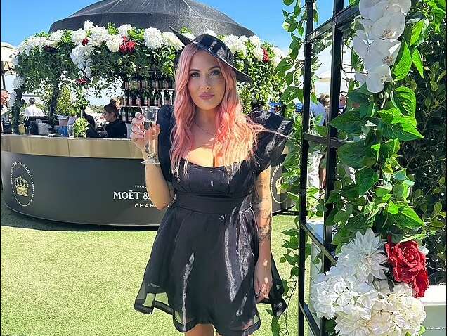 Жінка вижила після удару блискавки і розповіла, що кардинально змінилось в її зовнішності