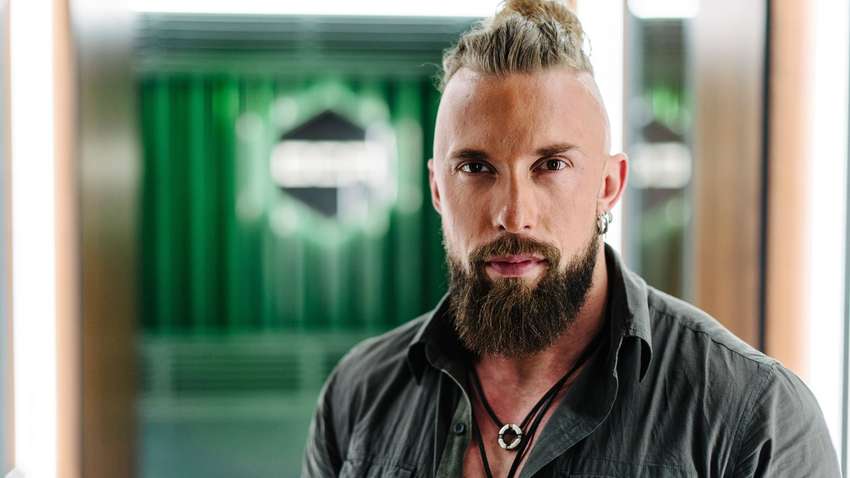 Актер Алексей Суровцев: Я откладывал деньги на собственный дом, а вместо этого открыл гостиницу для кошек и строю для них клинику