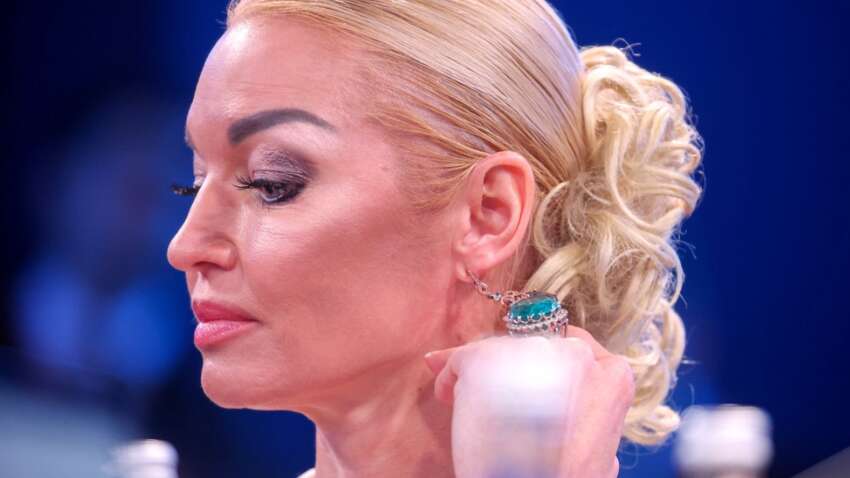  Скандальная русская балерина взялась за оружие (ФОТО)