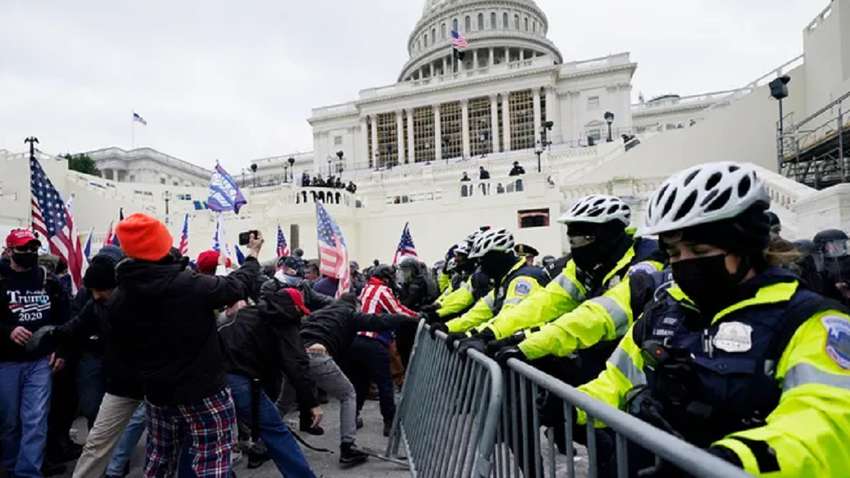 Почему полицейские подали в суд на Дональда Трампа Почему полицейские подали в суд на Дональда Трампа
