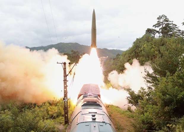 Північна Корея запустила ракету з поїзда