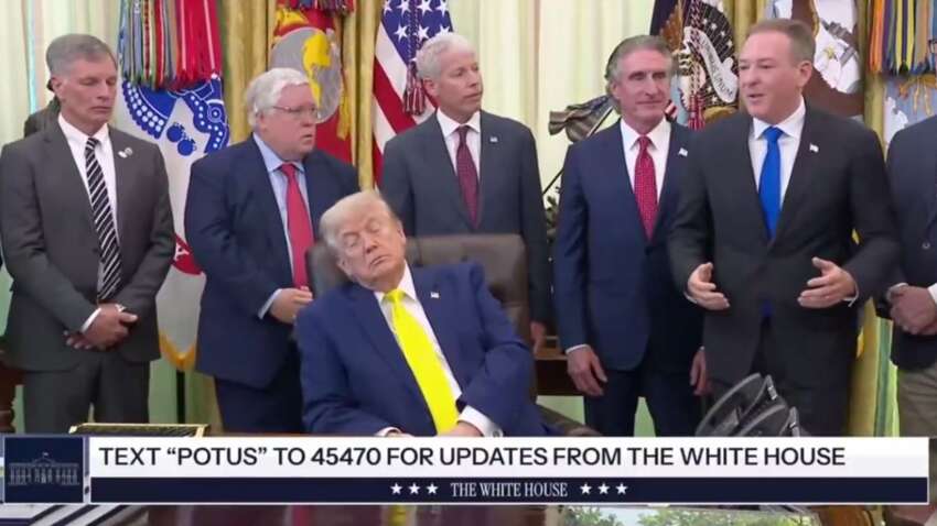 Курьез в Вашингтоне: Трамп заснул в Белом доме во время мероприятия