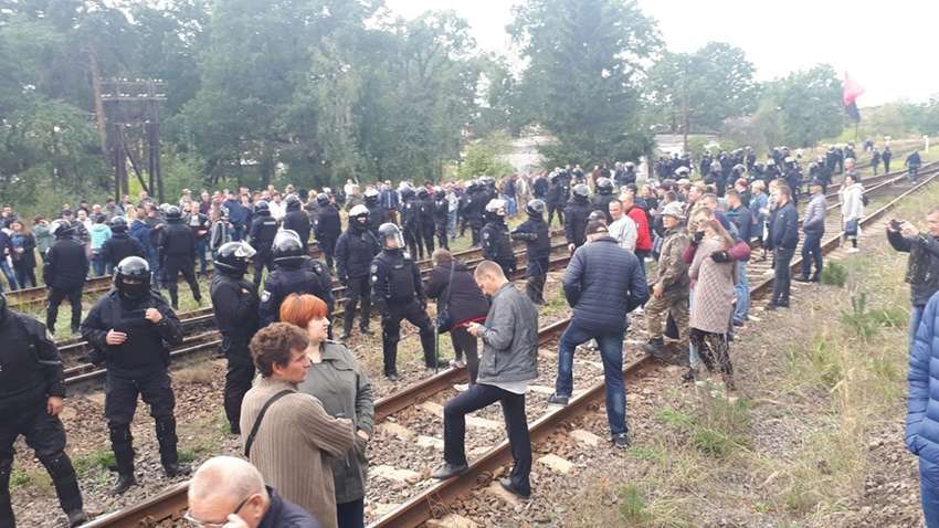 На Львівщині поліція відпустила активістів, які блокували вагони з російським вугіллям