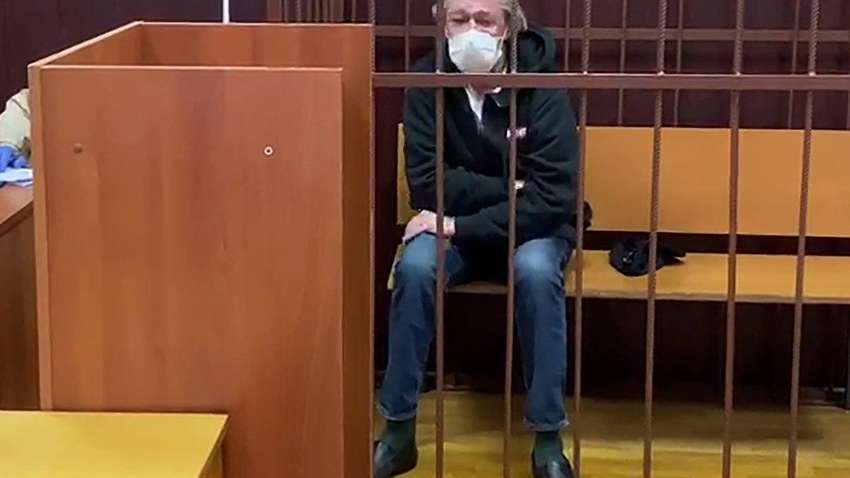 Єфремов розплакався в суді і його відправили під домашній арешт Єфремов розплакався в суді і його відправили під домашній арешт