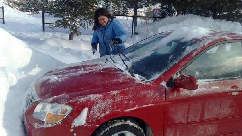 Більшість водіїв цього навіть не знали: чому сніг у дворі повільно вбиває машину Більшість водіїв цього навіть не знали: чому сніг у дворі повільно вбиває машину