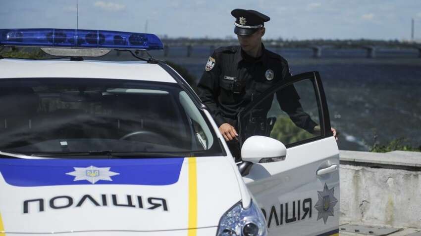 Смертельна трагедія: поліцейський наїхав на матір з дитиною