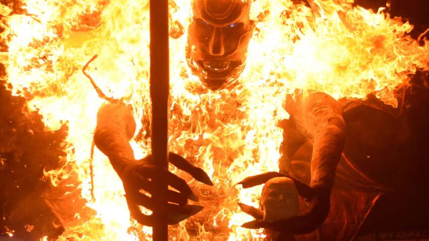 В Гватемале сожгли обезглавленное чучело Трампа в руках дьявола (ФОТО, ВИДЕО) В Гватемале сожгли обезглавленное чучело Трампа в руках дьявола (ФОТО, ВИДЕО)