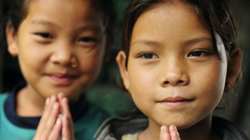 Школярів в Непалі зобов'яжуть стояти на голові