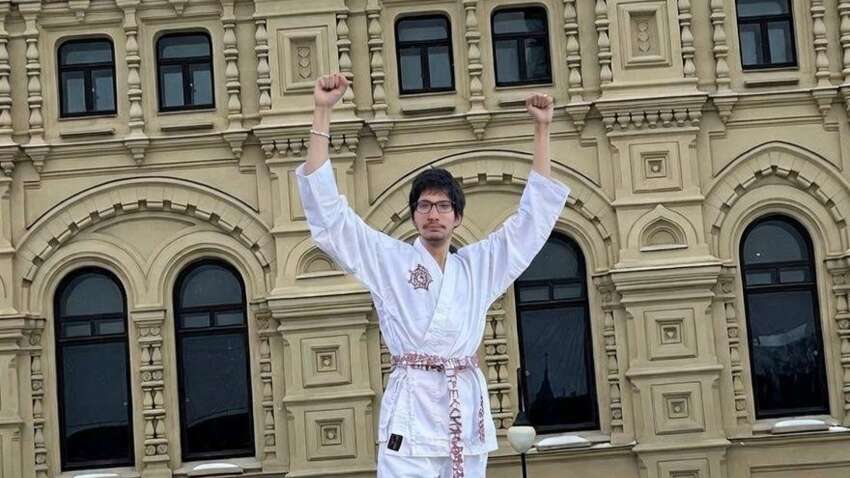 Каратист вызывает путина на дуэль на Красной площади Москвы 