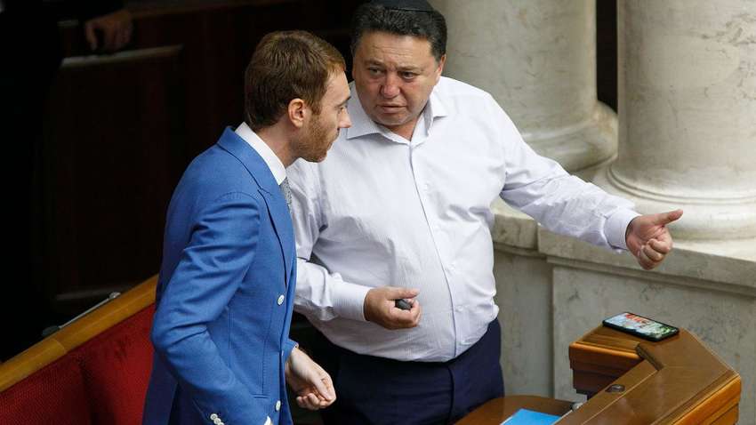 Ще мінус 1: нардеп від "ОПЗЖ" написав заяву про складання повноважень