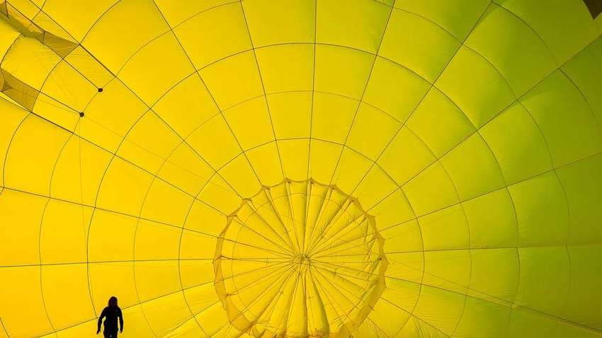 Падіння повітряної кулі в Німеччині: людей розкидало по деревах (відео) Падіння повітряної кулі в Німеччині: людей розкидало по деревах (відео)