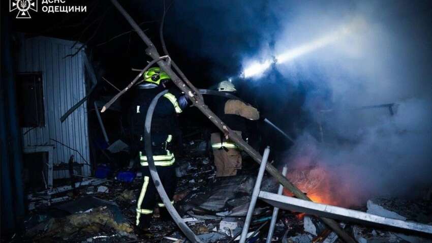 Массированный налет дронов на Одессу вызвал хаос: город содрогался от взрывов, попадания шокируют 