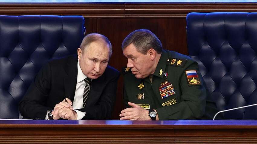 Кремль посилає небезпечні сигнали Україні: на Заході розкрили останні заяви Путіна і Герасимова Кремль посилає небезпечні сигнали Україні: на Заході розкрили останні заяви Путіна і Герасимова