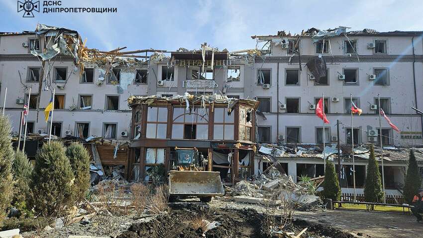 «У Кривому Розі балістика влучила у готель із найманцями»: що відомо
