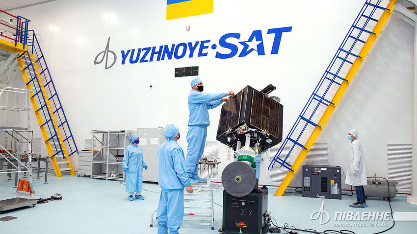 SpaceX перенесла запуск украинского спутника: что известно SpaceX перенесла запуск украинского спутника: что известно