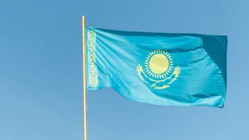 Власти Казахстана хотят сменить флаг страны: в чем причина