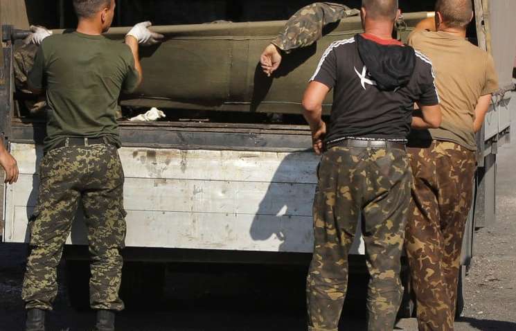 На Запоріжжі морги переповнені російськими військовими, а на Донеччині їх возять "КамАЗами"