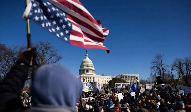 Ситуация выходит из-под контроля: США прочат массовые протесты и убийства