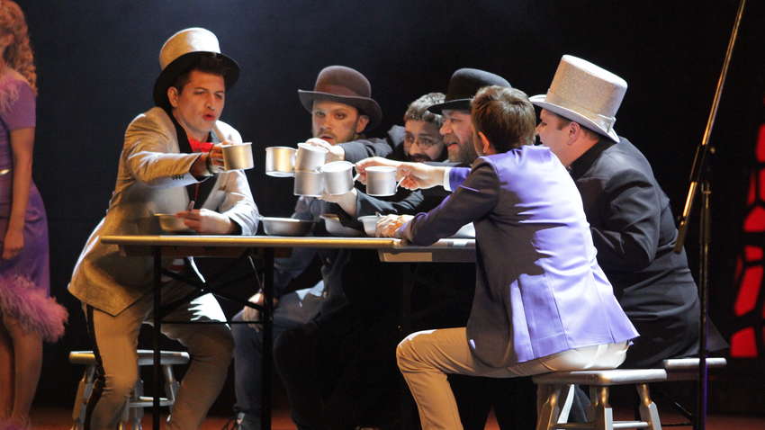 В Октябрьском дворце - скандальный «Дракон» Александра Меламуда