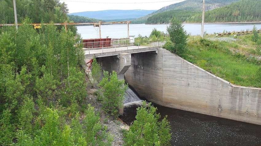 Ирония судьбы: Прорыв дамбы в России вымывает целые поселки