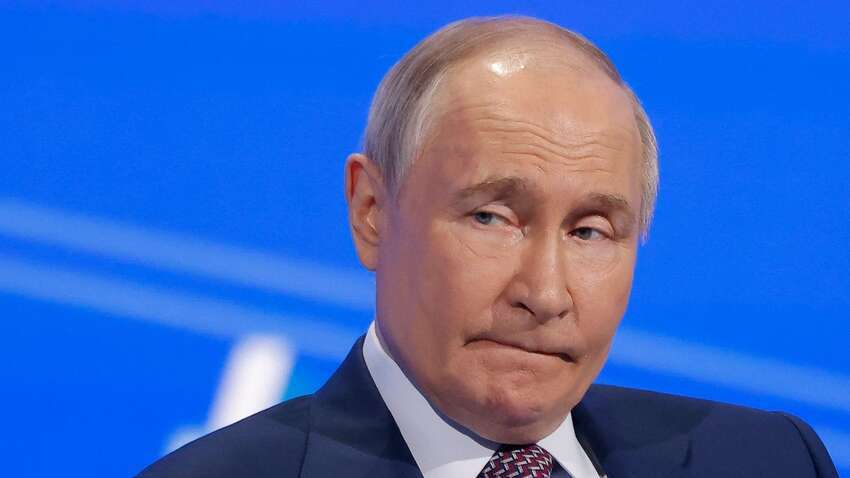 Упал на самое дно: в России перестали публиковать рейтинг Путина