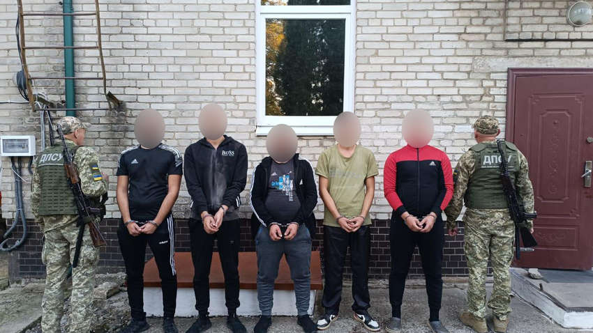 Почти добежали: в 500 метрах от границы задержали пятерых уклонистов