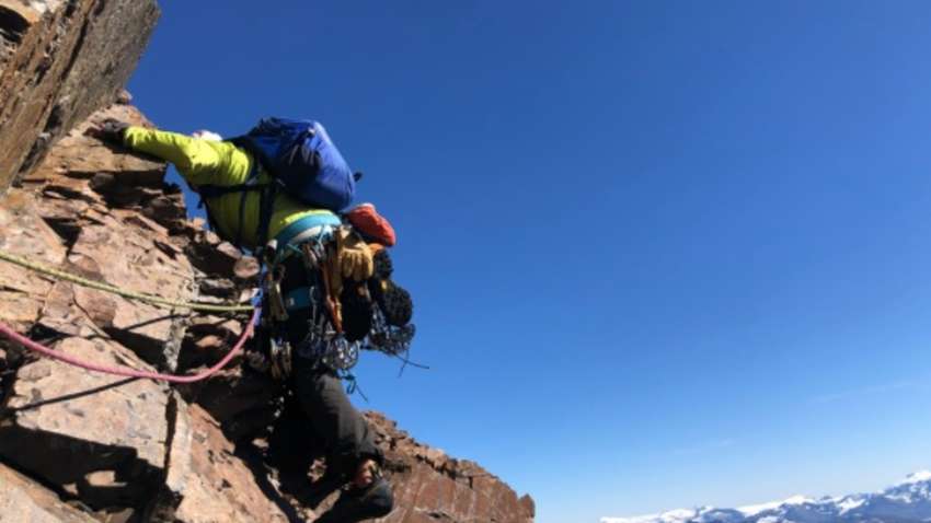 Тройке альпинистов подчинилась знаковая вершина Тройке альпинистов подчинилась знаковая вершина