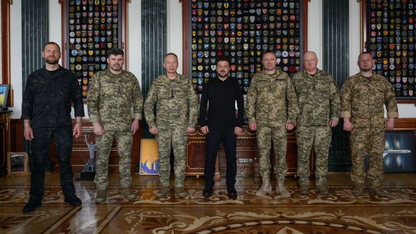 Зеленский назначил нового начальника Генштаба и рассказал о судьбе Сырского Зеленский назначил нового начальника Генштаба и рассказал о судьбе Сырского