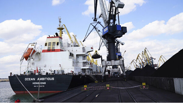 В Україну прибуло третє судно з вугіллям із Колумбії