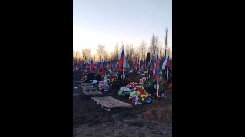 «Дальше не знаю, куда»: шокирующие кадры из России на кладбище