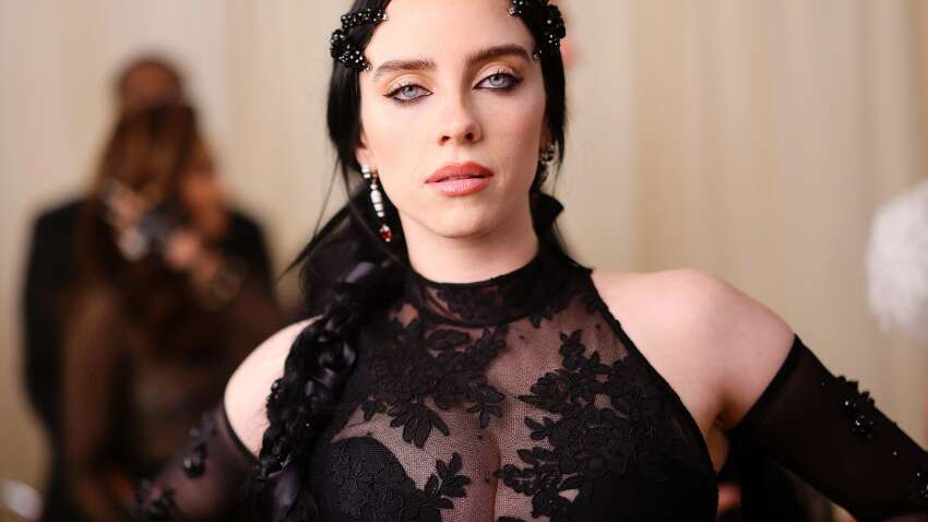 Билли Айлиш случайно "засветила" интимную татуировку, которую обещала никогда не показывать (ФОТО)