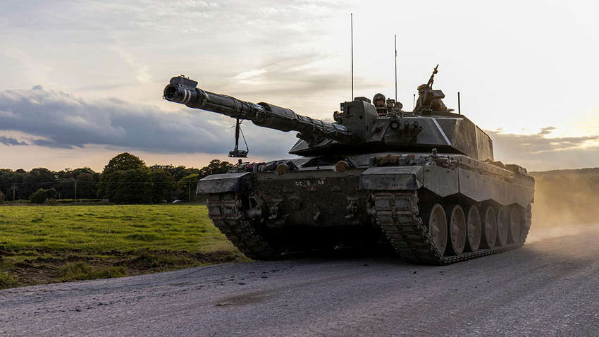 Британський командир назвав головні переваги танків Challenger перед російськими Т-72