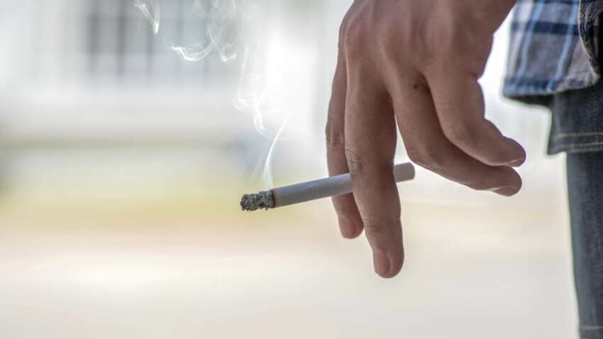 Вчені випустили серйозне попередження для тих, хто курить дві сигарети на день