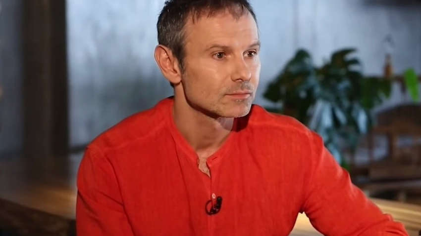 "Конституция не запрещает": Вакарчук объяснил свое выступление на новогоднем корпоративе в Минске