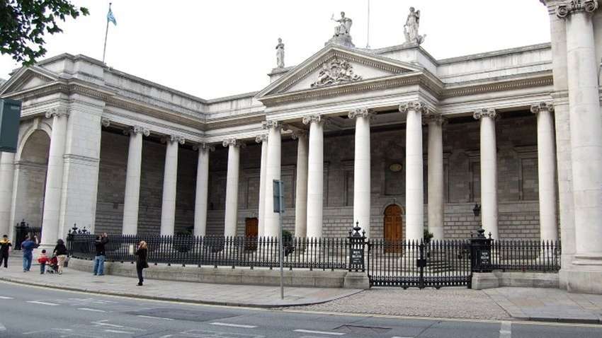 Ирландские депутаты потратили 1,5 млн евро на принтер для печати календарей со своими портретами