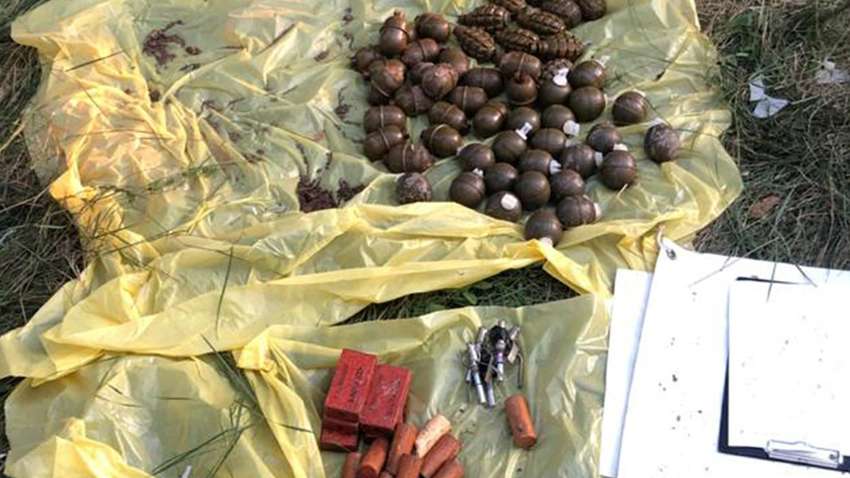 Терористи з ЛДНР облаштували схрони з вибухівкою поблизу Запорізького аеропорту та в центрі Мелітополя Терористи з ЛДНР облаштували схрони з вибухівкою поблизу Запорізького аеропорту та в центрі Мелітополя